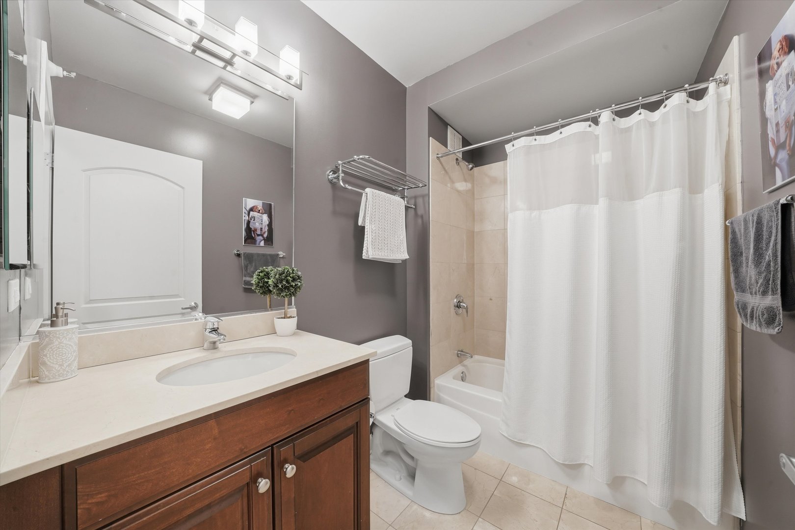 420 E Waterside Drive Unit: 1401