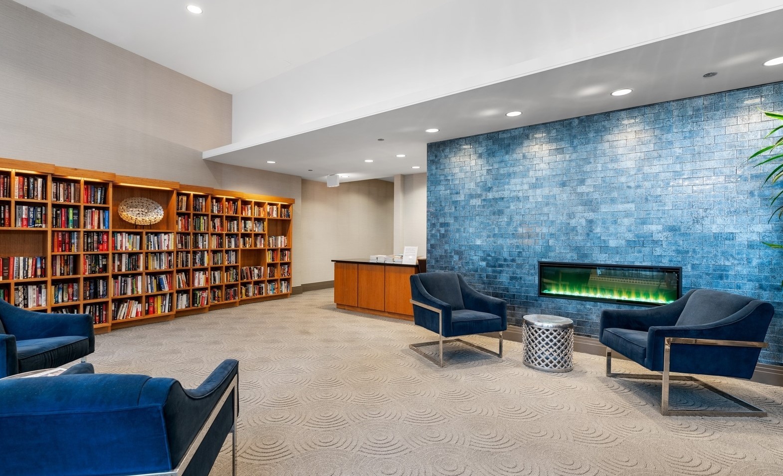 420 E Waterside Drive Unit: 1401
