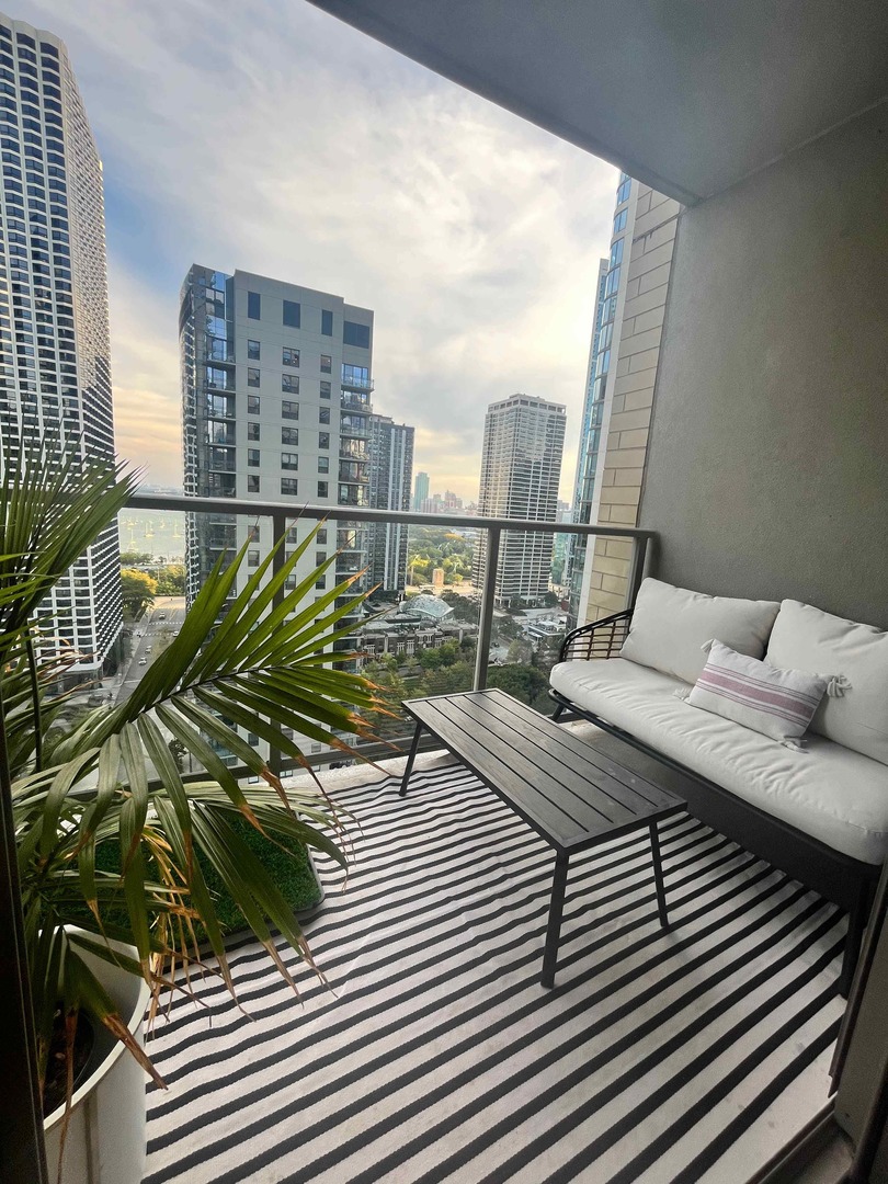 420 E Waterside Drive Unit: 1401