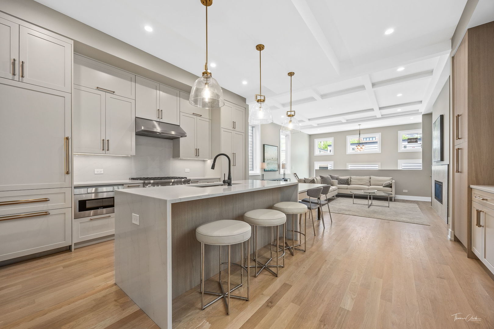 1642 W Wolfram Street