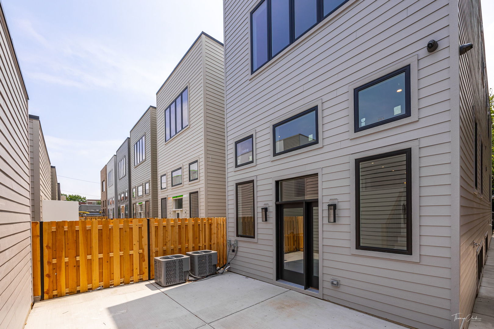 1642 W Wolfram Street