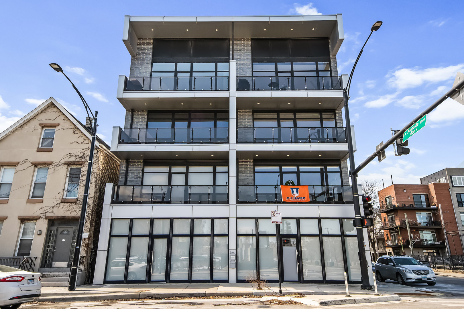 1203 W Augusta Boulevard Unit: 3N