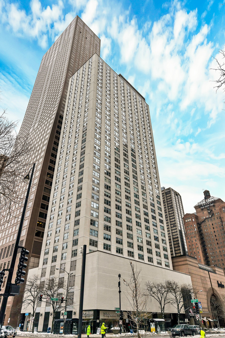 777 N Michigan Avenue Unit: 1700