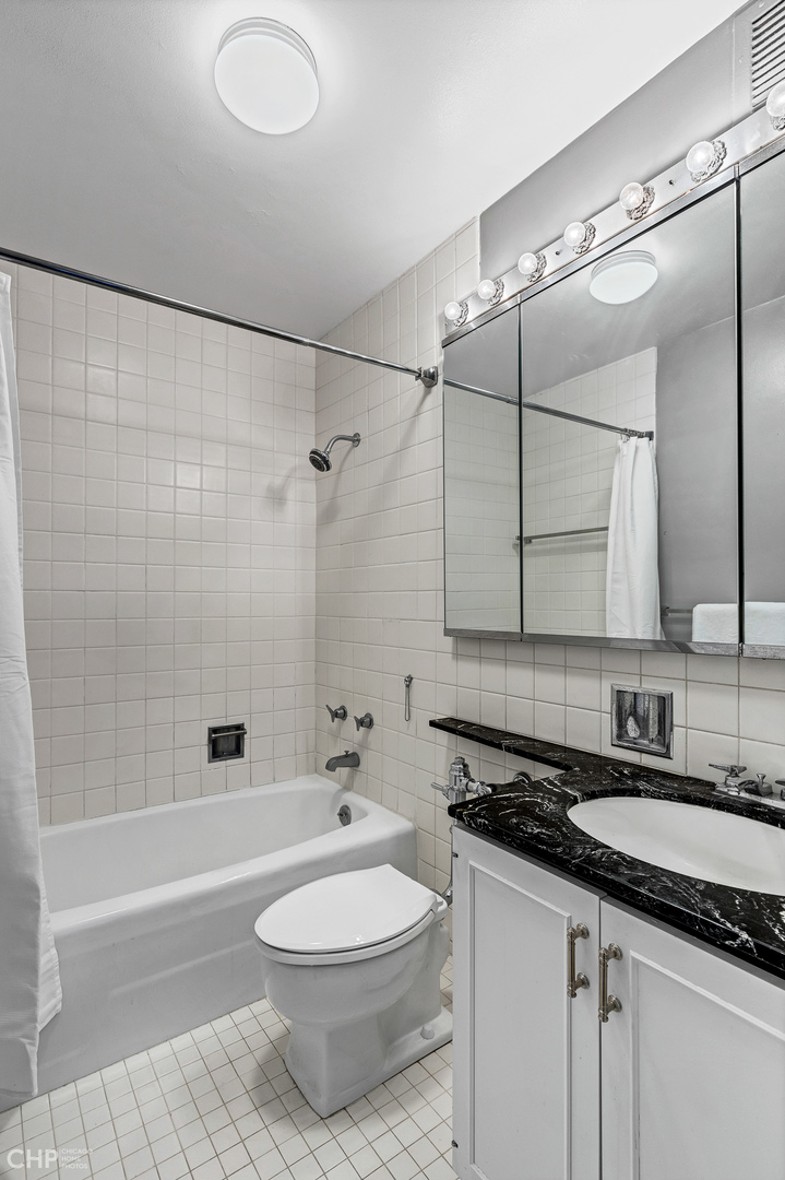 777 N Michigan Avenue Unit: 1700