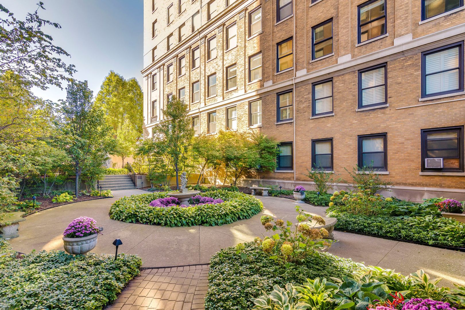 3730 N Lake Shore Drive Unit: 5B