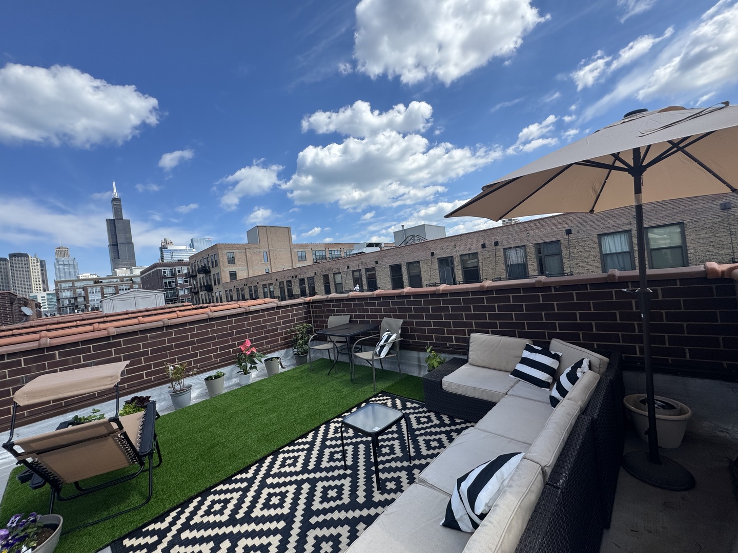 1047 W Monroe Street Unit: 3