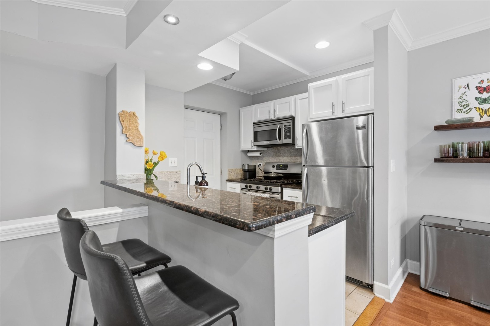 3456 N JANSSEN Avenue Unit: G1