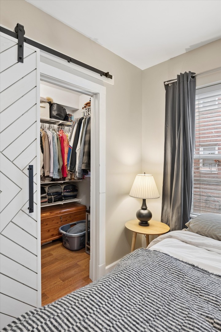 3456 N JANSSEN Avenue Unit: G1