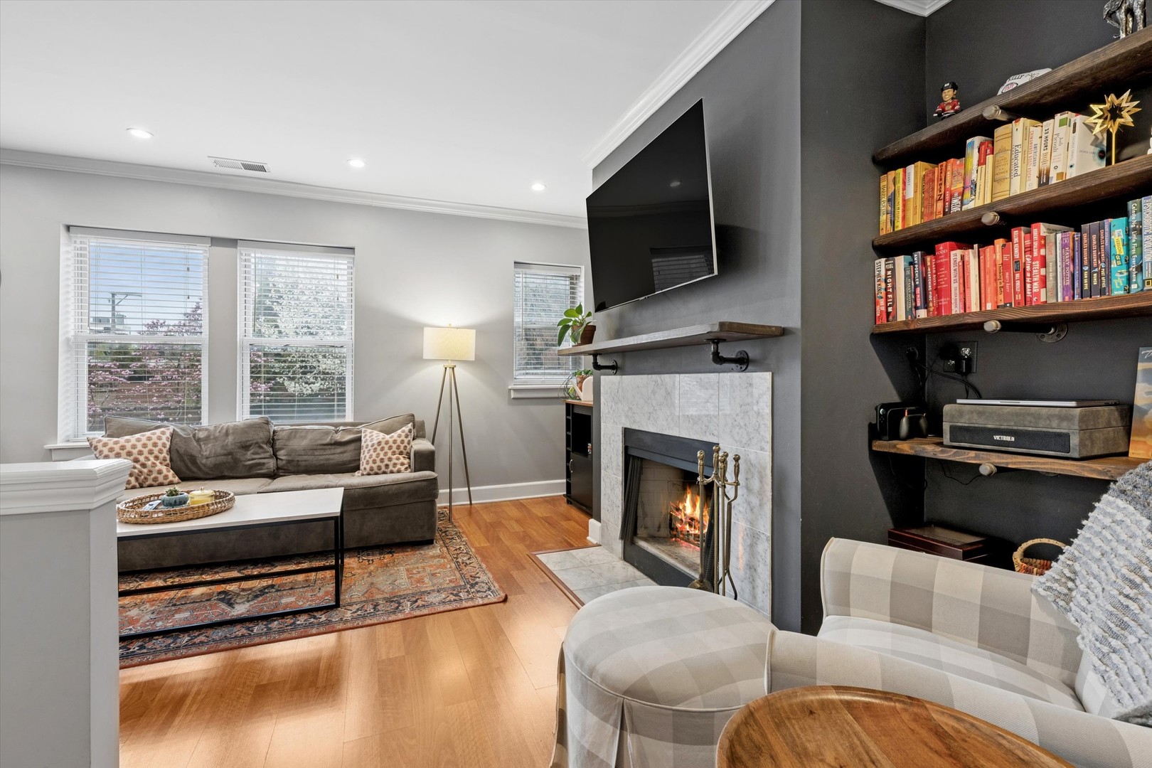 3456 N JANSSEN Avenue Unit: G1
