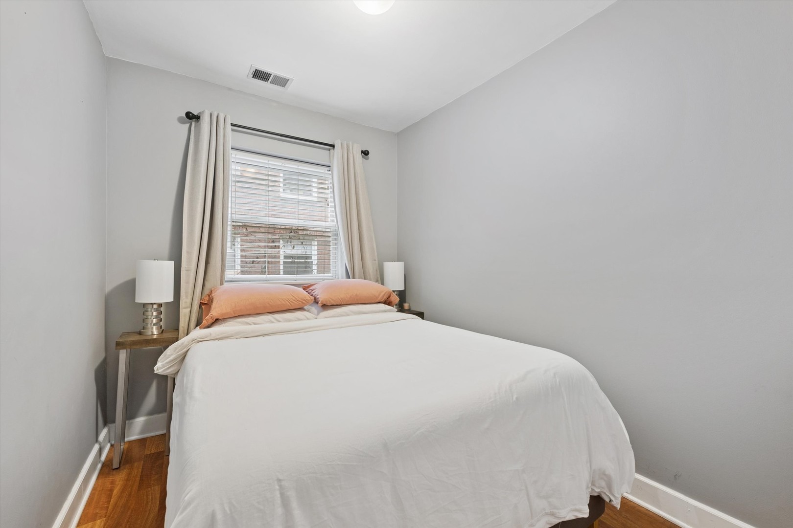 3456 N JANSSEN Avenue Unit: G1
