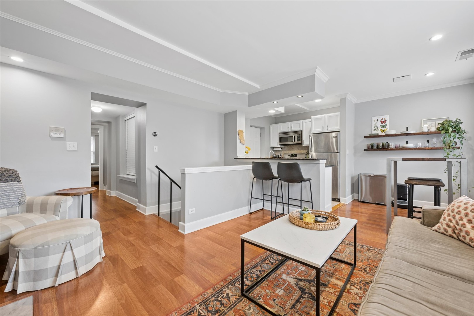 3456 N JANSSEN Avenue Unit: G1