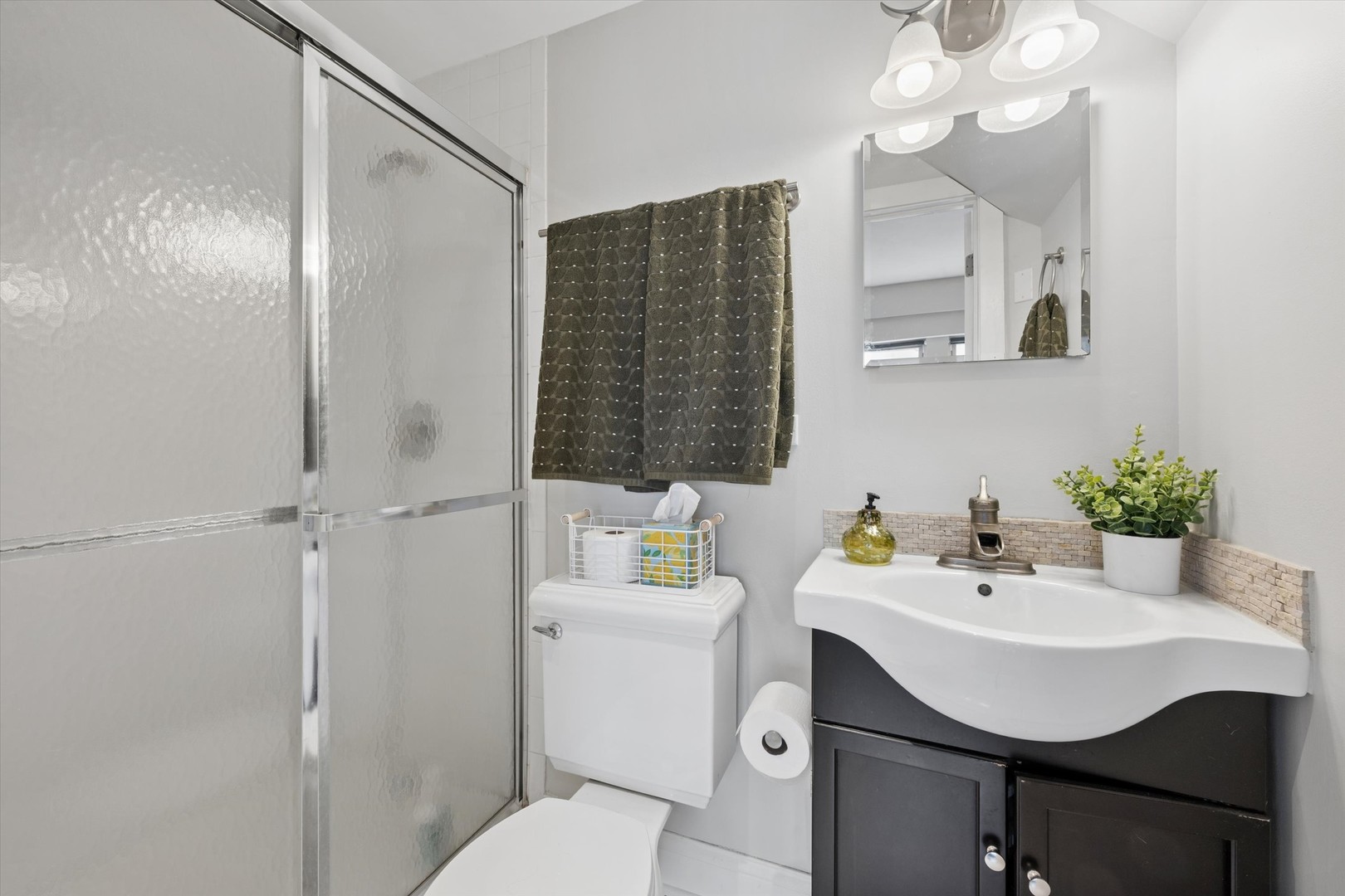 3456 N JANSSEN Avenue Unit: G1