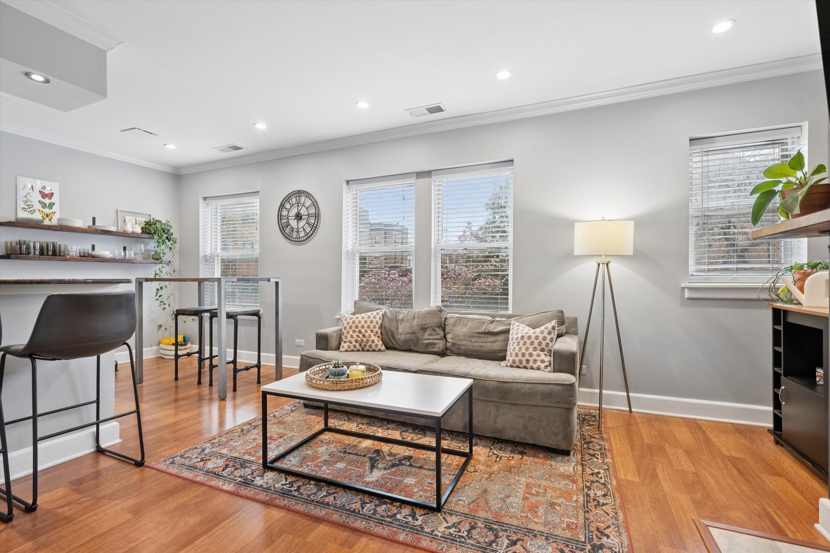 3456 N JANSSEN Avenue Unit: G1