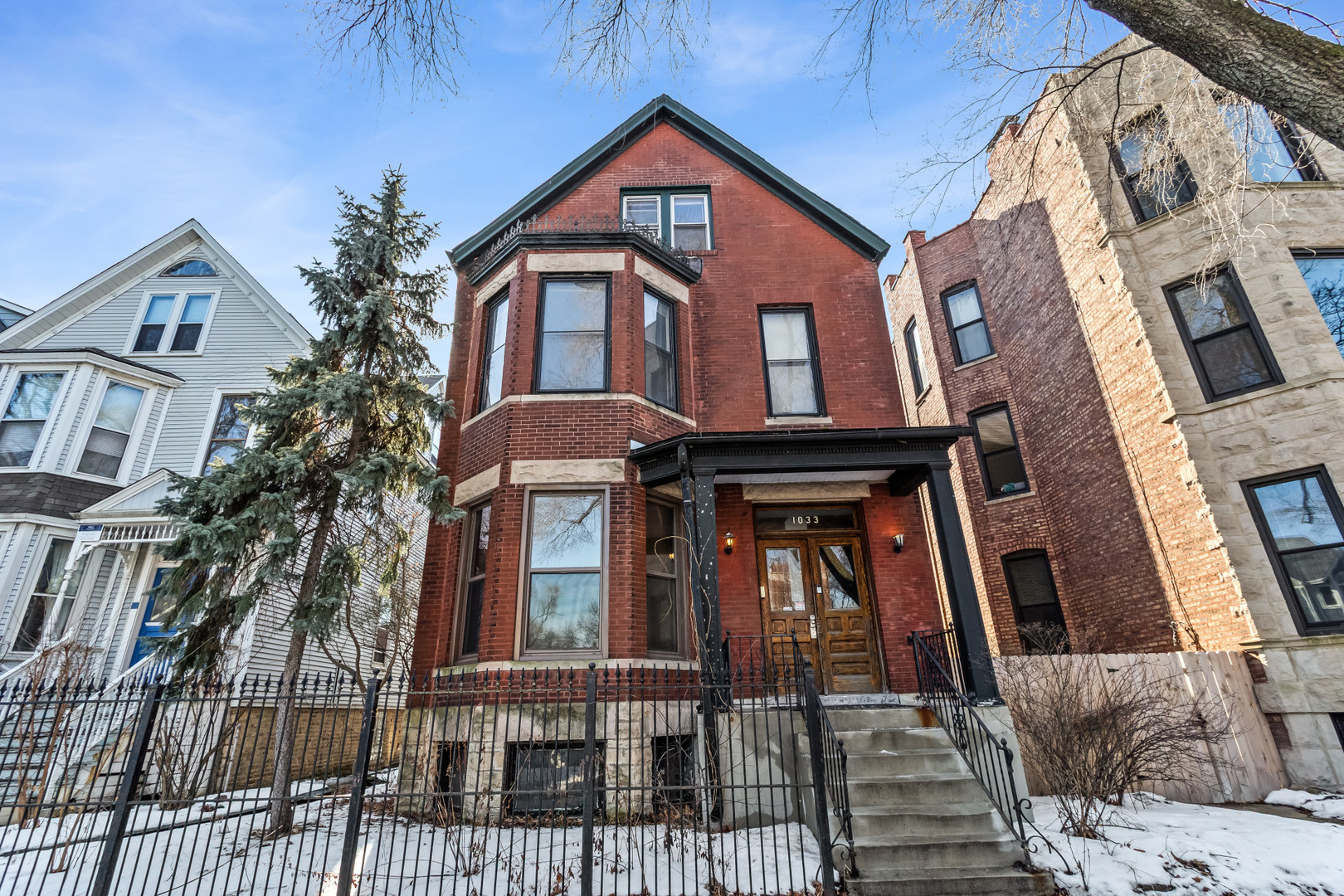 1033 W Wellington Avenue