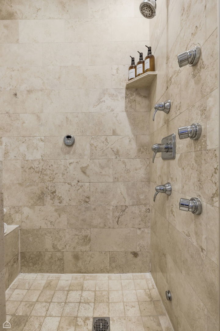 1047 W Monroe Street Unit: 3NTIF