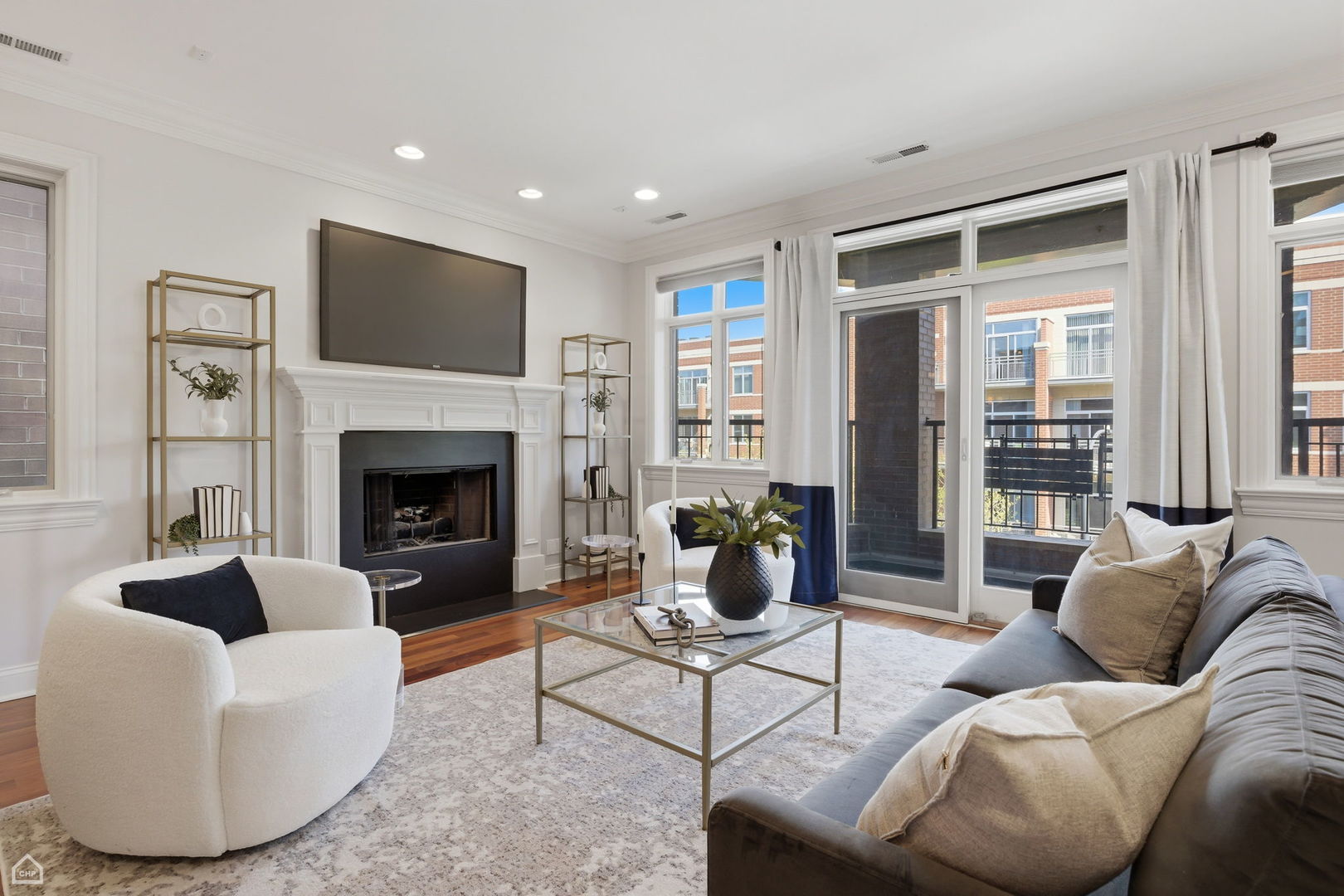 1047 W Monroe Street Unit: 3NTIF