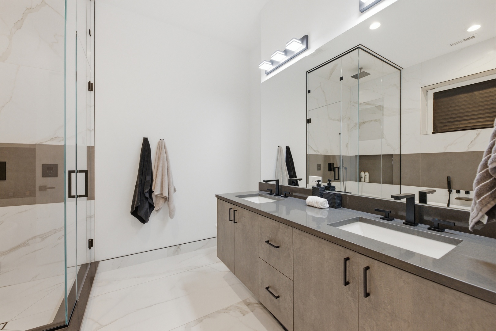 2038 N Bingham Street Unit: 1E