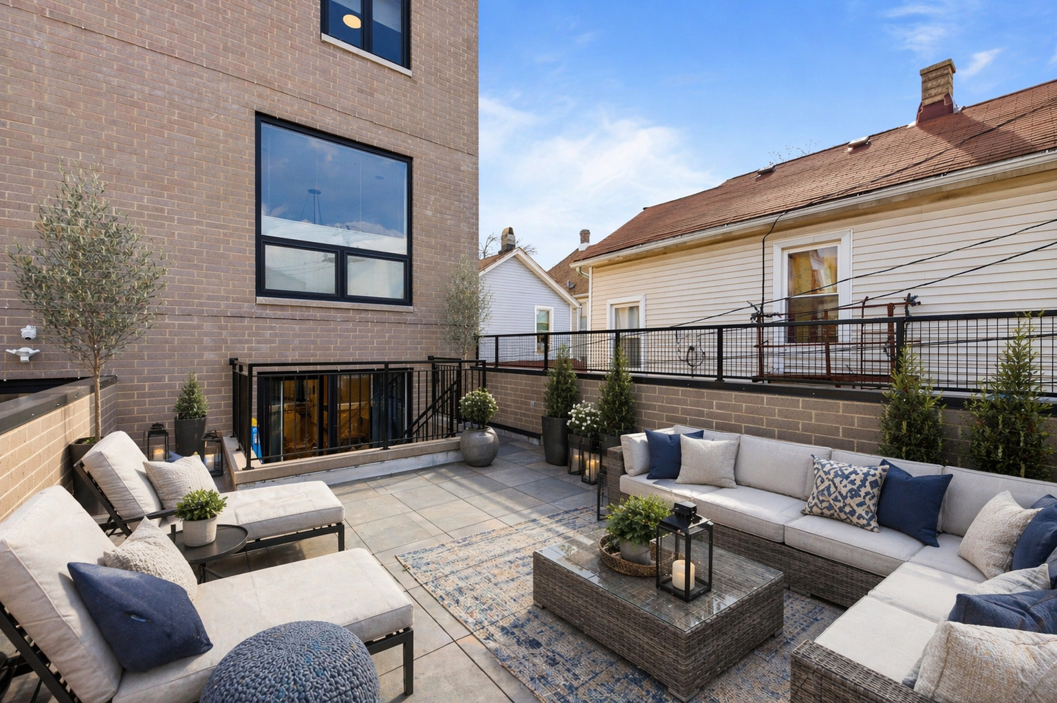 2038 N Bingham Street Unit: 1E