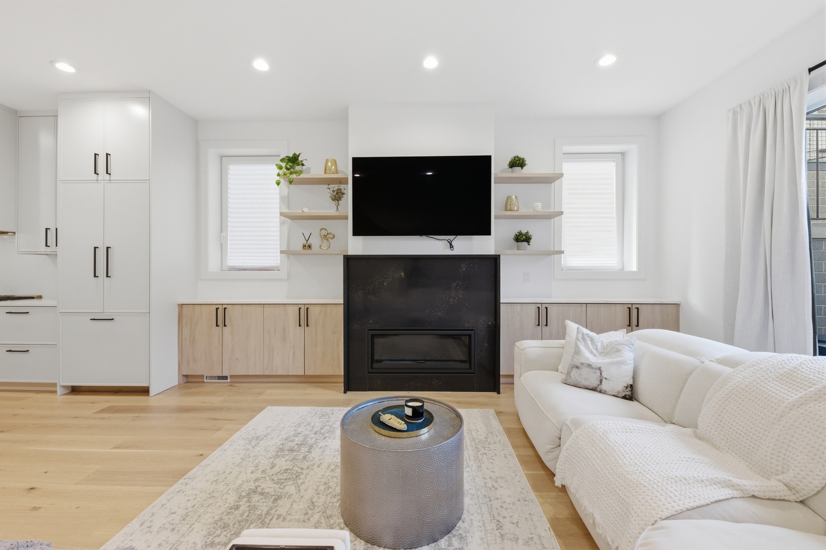 2038 N Bingham Street Unit: 1E