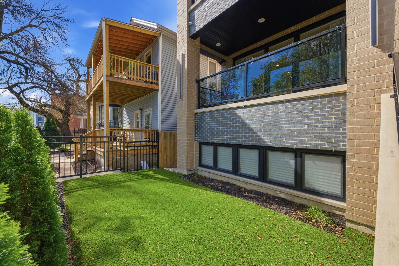 2038 N Bingham Street Unit: 1E