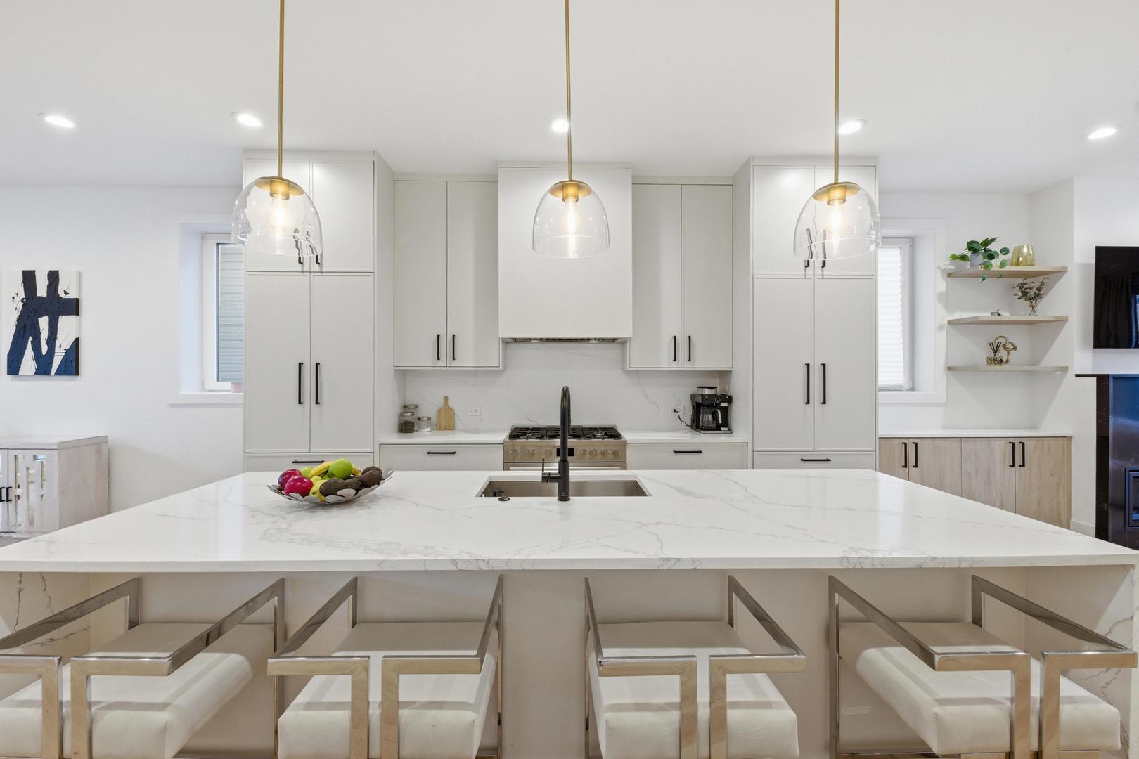 2038 N Bingham Street Unit: 1E