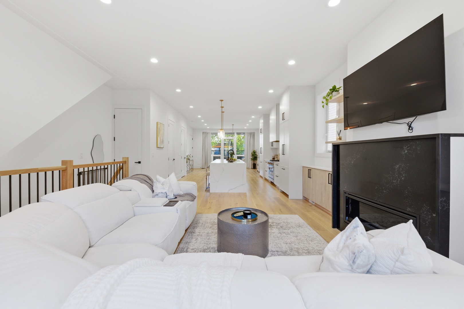 2038 N Bingham Street Unit: 1E