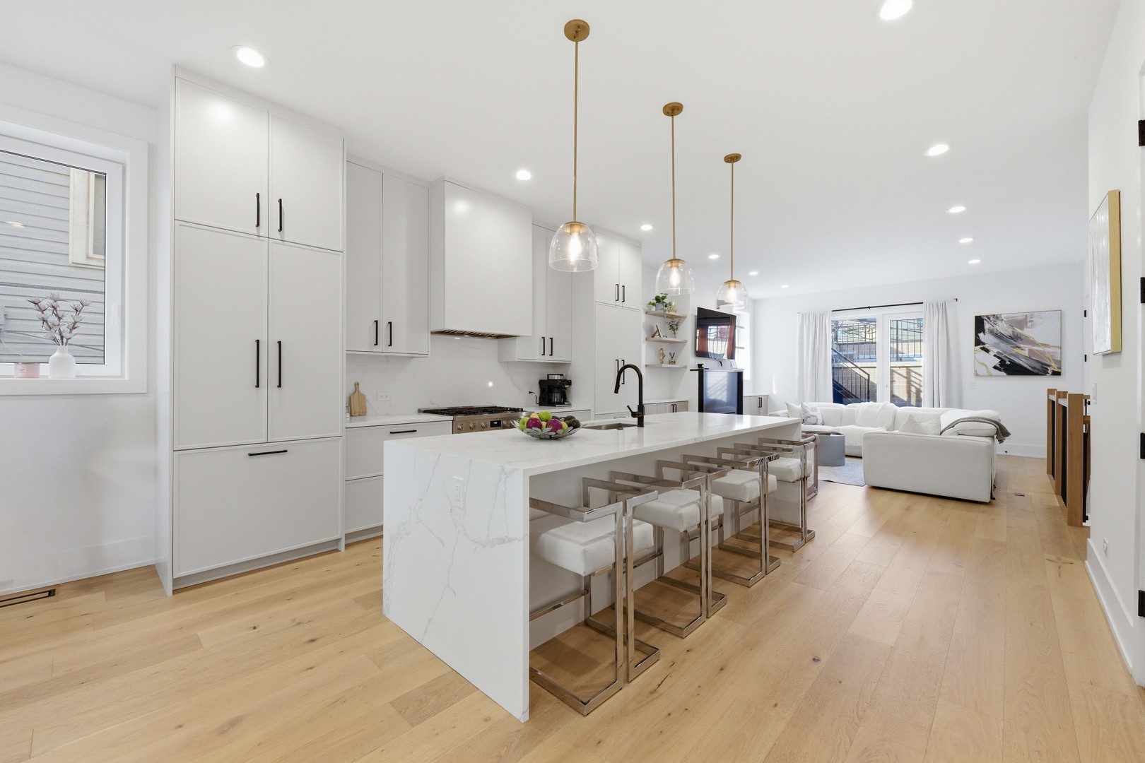 2038 N Bingham Street Unit: 1E