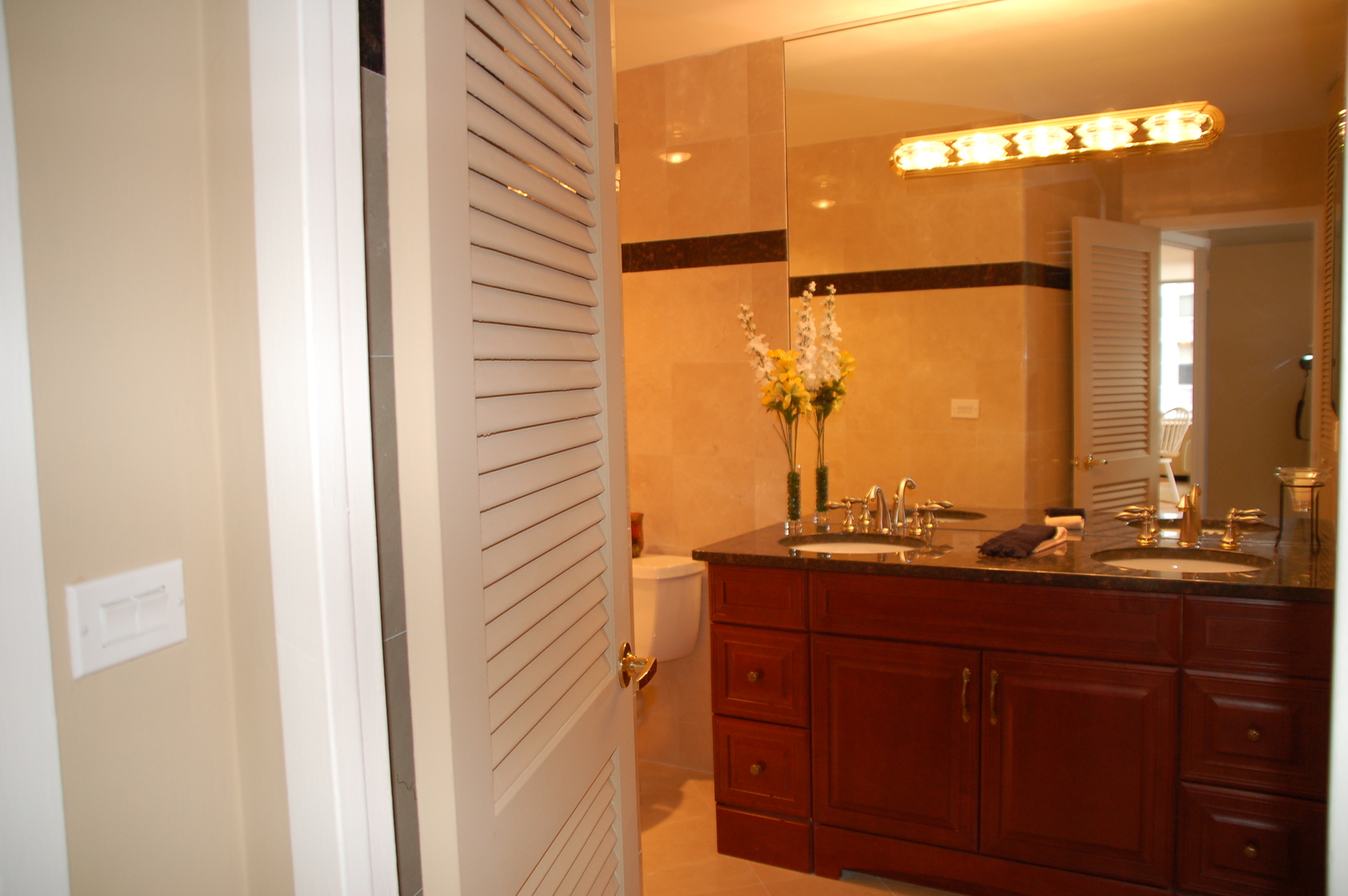 4250 N MARINE Drive Unit: 1515