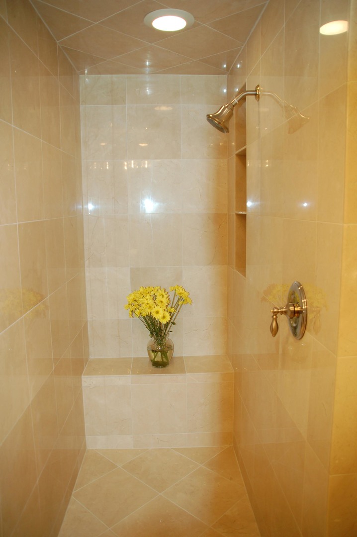4250 N MARINE Drive Unit: 1515
