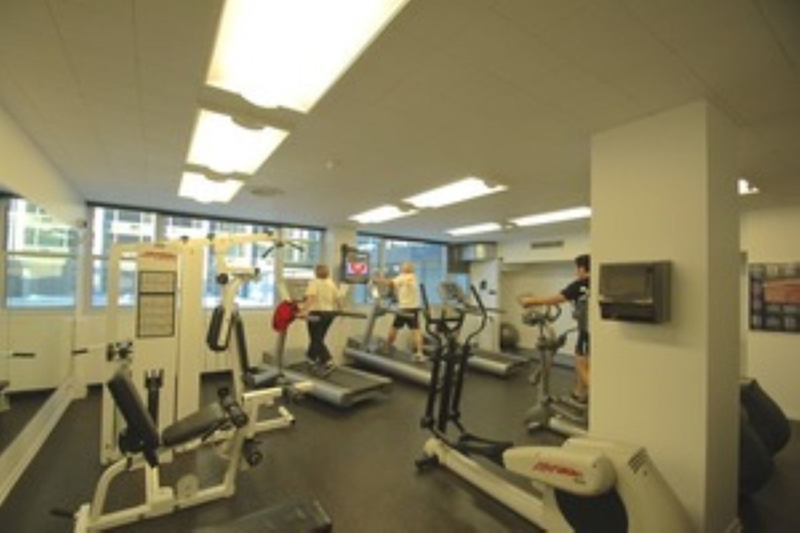 4250 N MARINE Drive Unit: 1515
