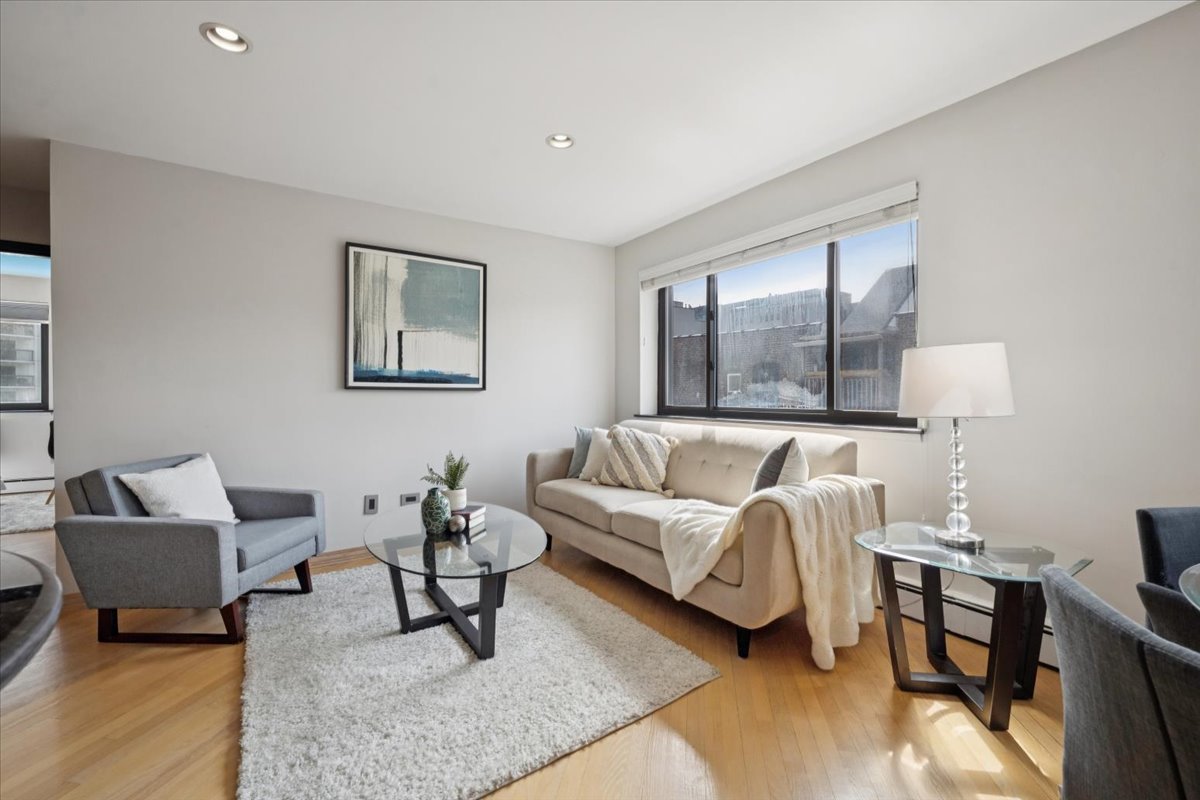 607 W WRIGHTWOOD Avenue Unit: 415