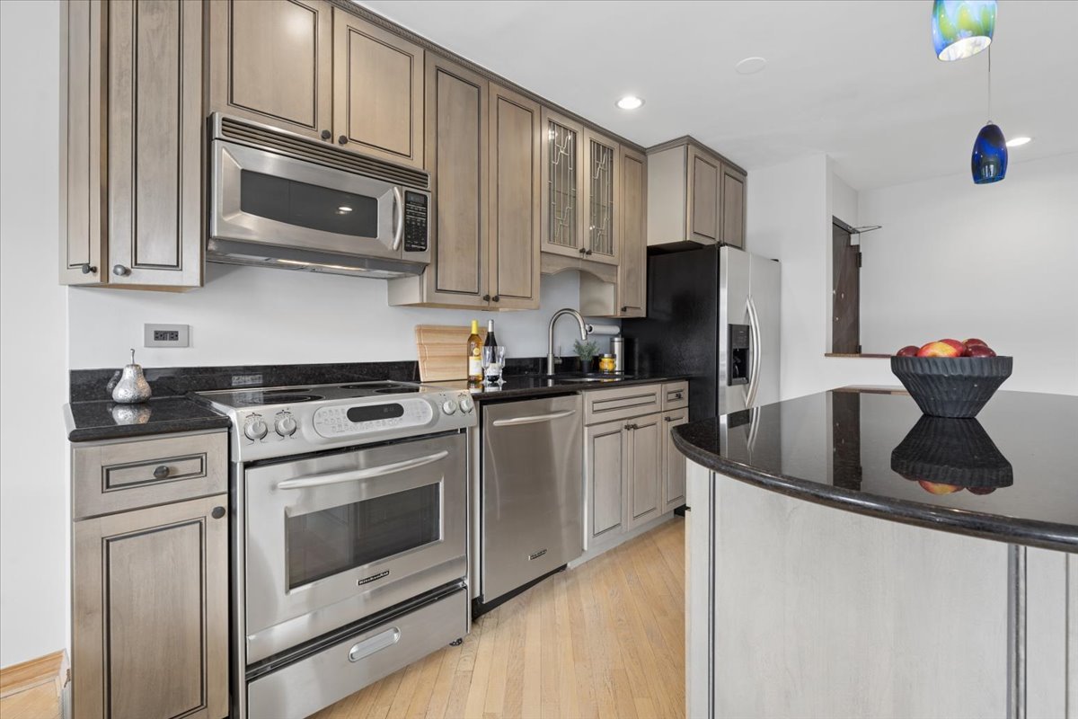 607 W WRIGHTWOOD Avenue Unit: 415