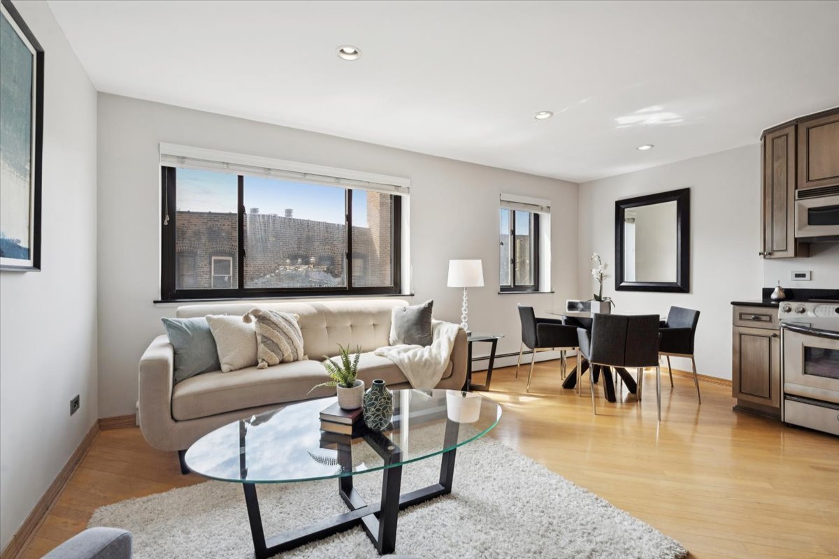 607 W WRIGHTWOOD Avenue Unit: 415