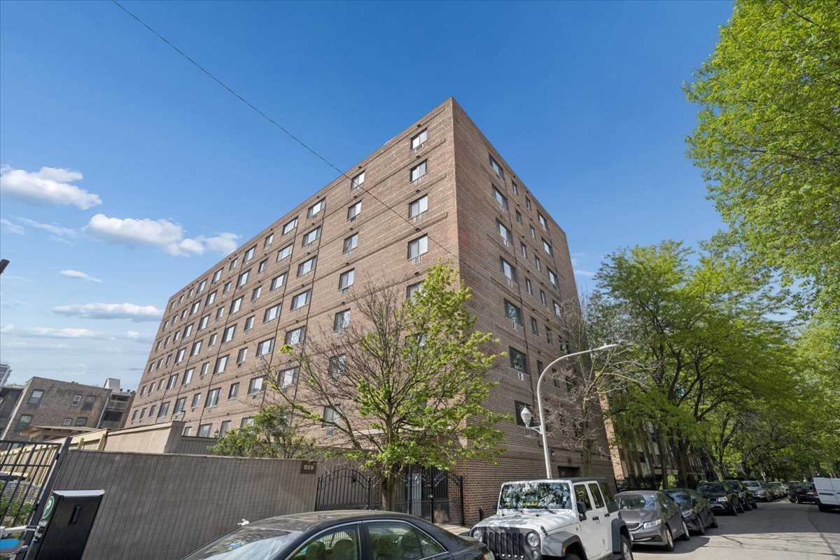 607 W WRIGHTWOOD Avenue Unit: 415