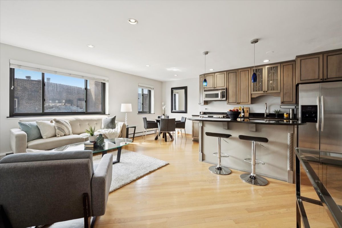 607 W WRIGHTWOOD Avenue Unit: 415