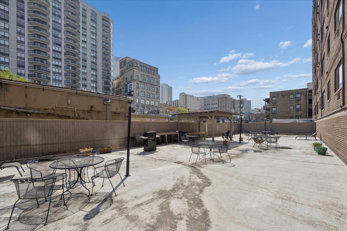 607 W WRIGHTWOOD Avenue Unit: 415