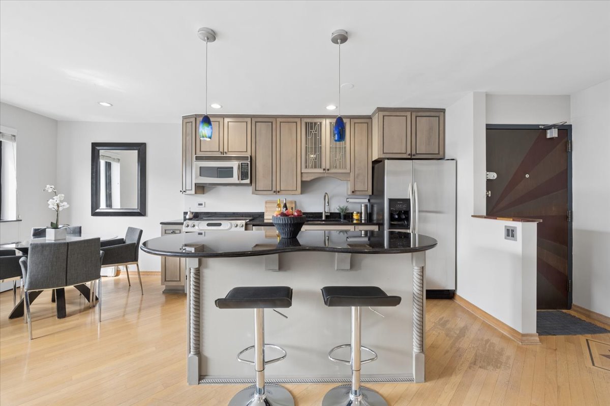 607 W WRIGHTWOOD Avenue Unit: 415