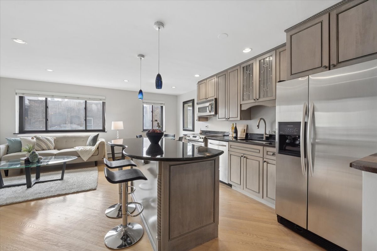 607 W WRIGHTWOOD Avenue Unit: 415