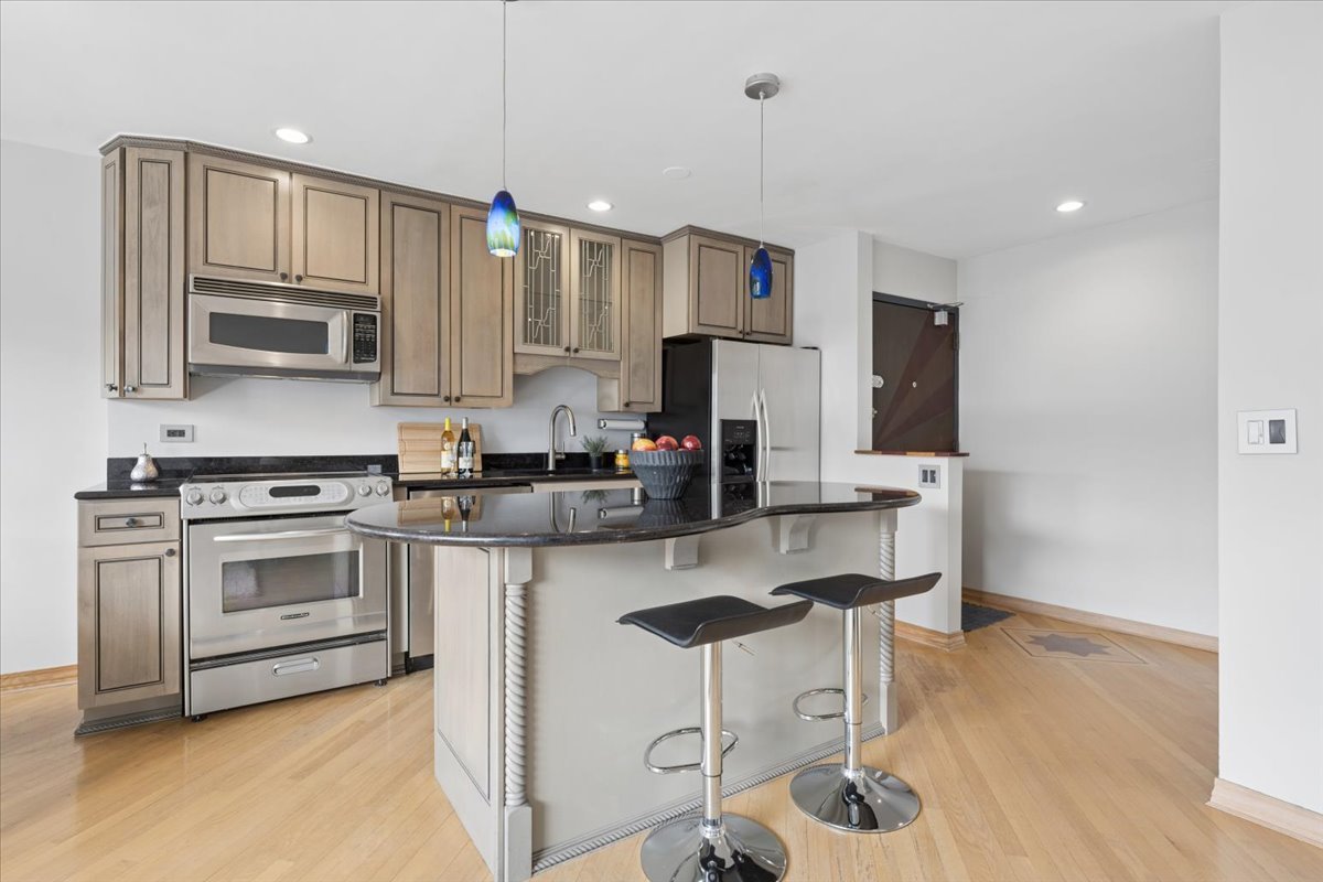 607 W WRIGHTWOOD Avenue Unit: 415