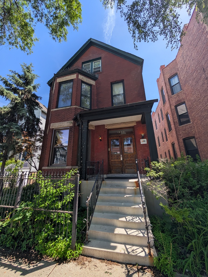 1033 W Wellington Avenue Unit: 1