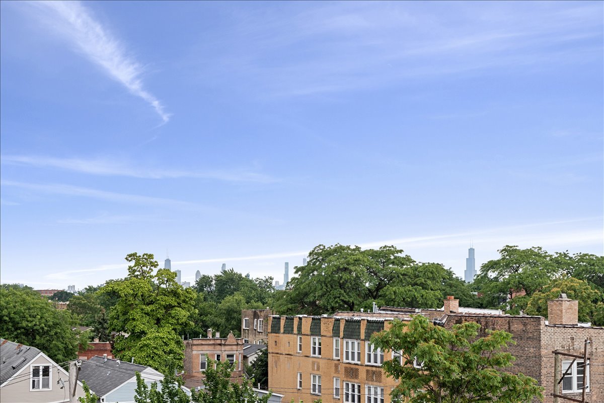 2065 N Kedzie Avenue Unit: 327