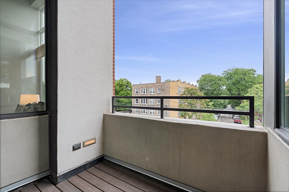 2065 N Kedzie Avenue Unit: 327