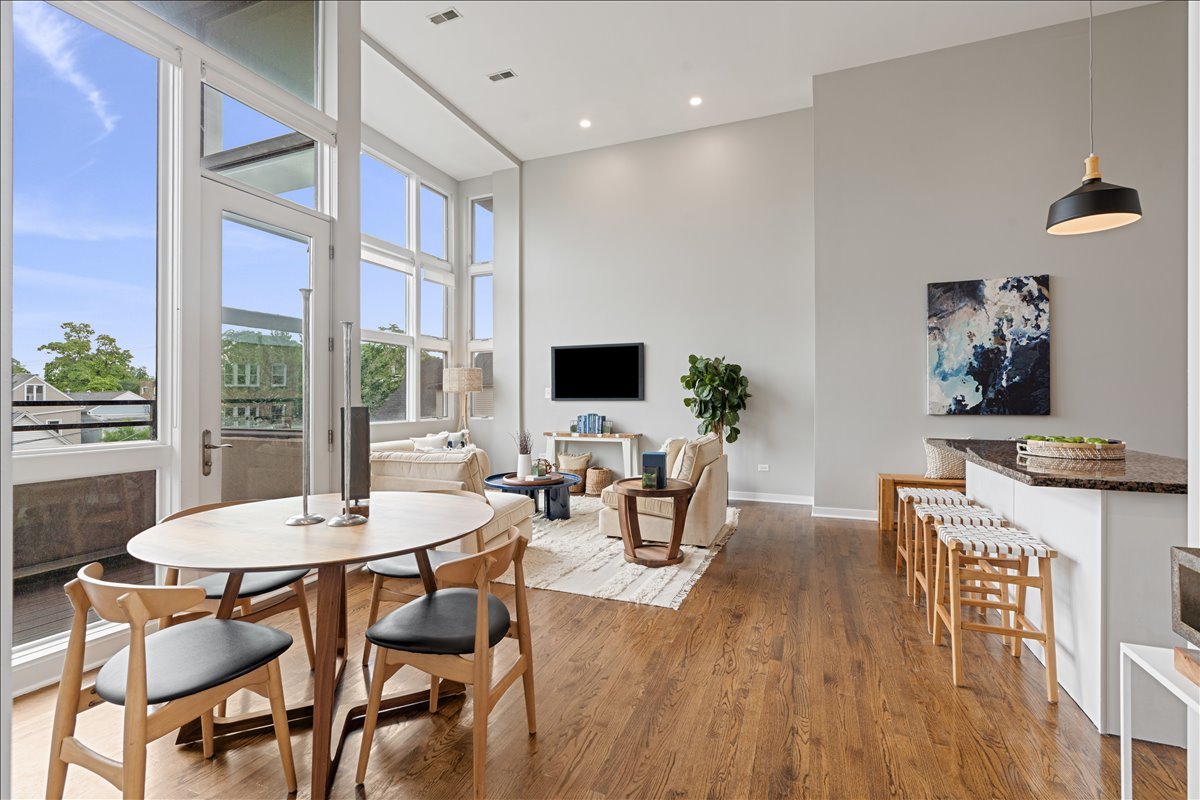 2065 N Kedzie Avenue Unit: 327