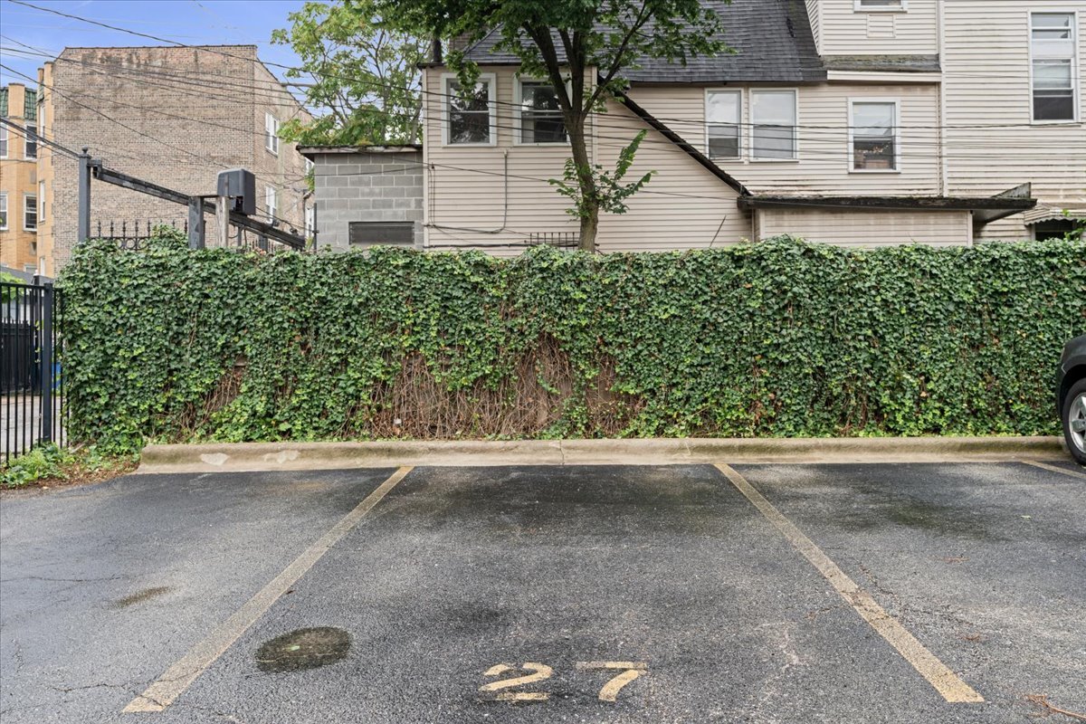 2065 N Kedzie Avenue Unit: 327