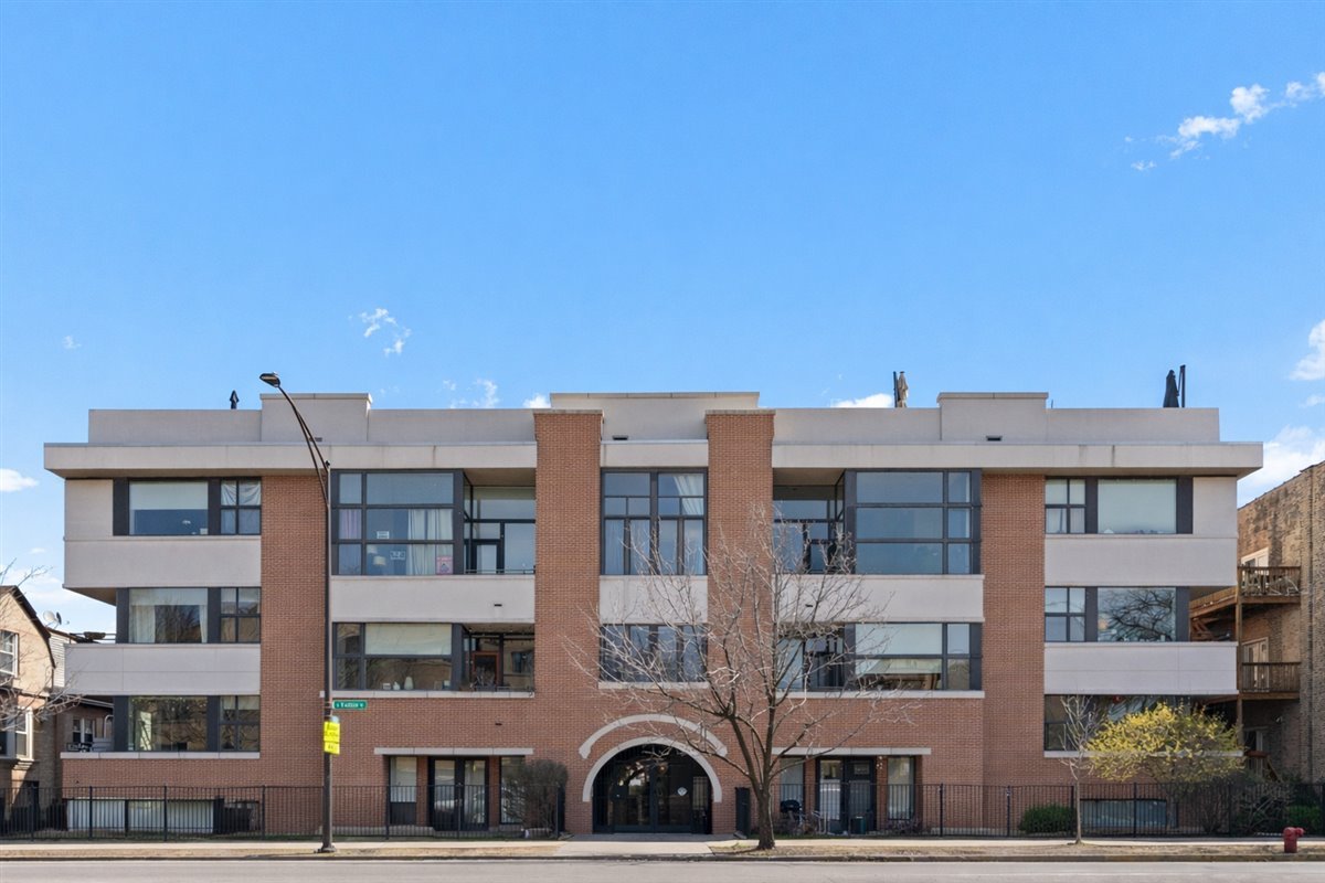 2065 N Kedzie Avenue Unit: 327