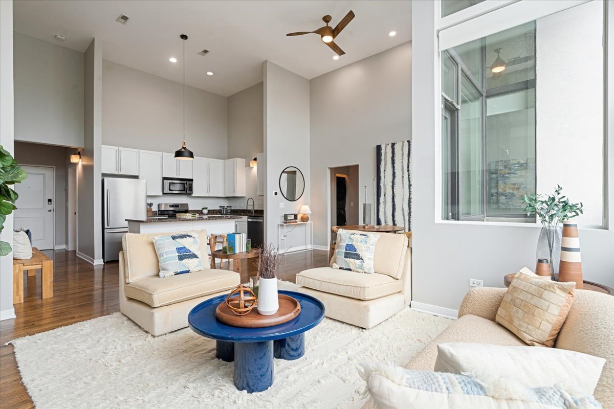2065 N Kedzie Avenue Unit: 327
