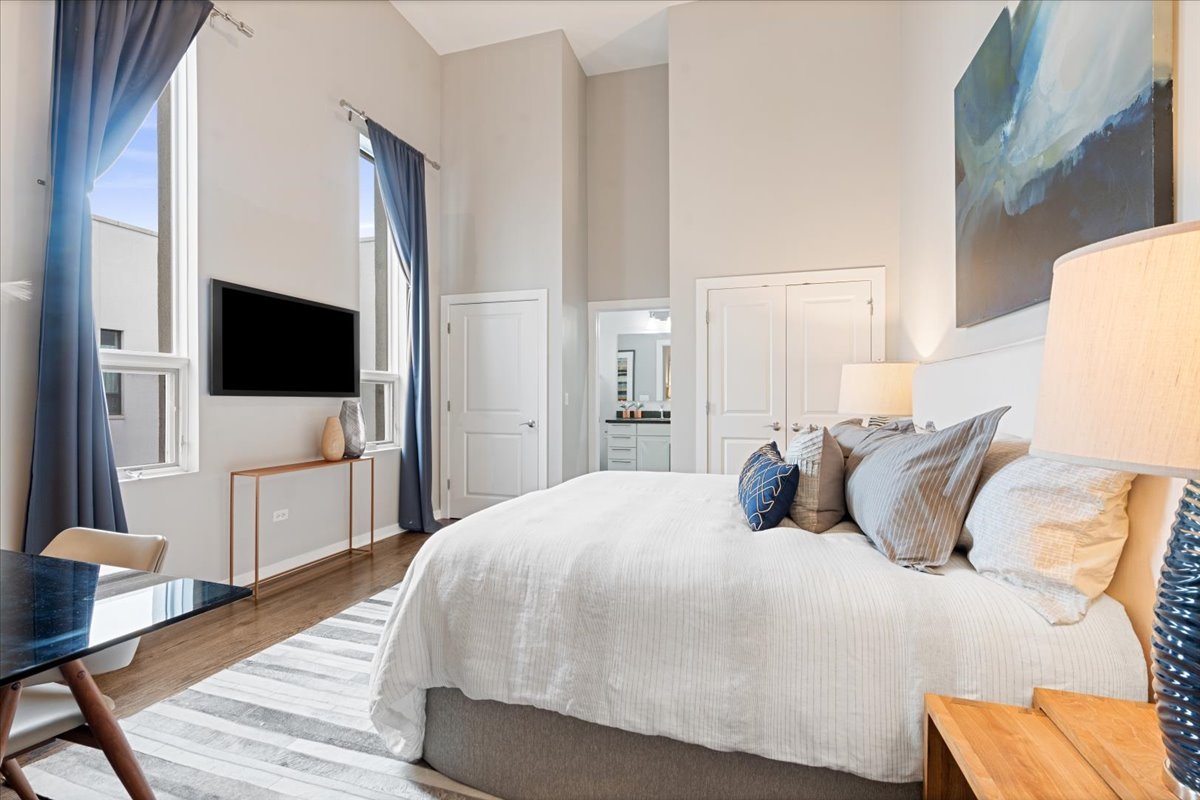 2065 N Kedzie Avenue Unit: 327