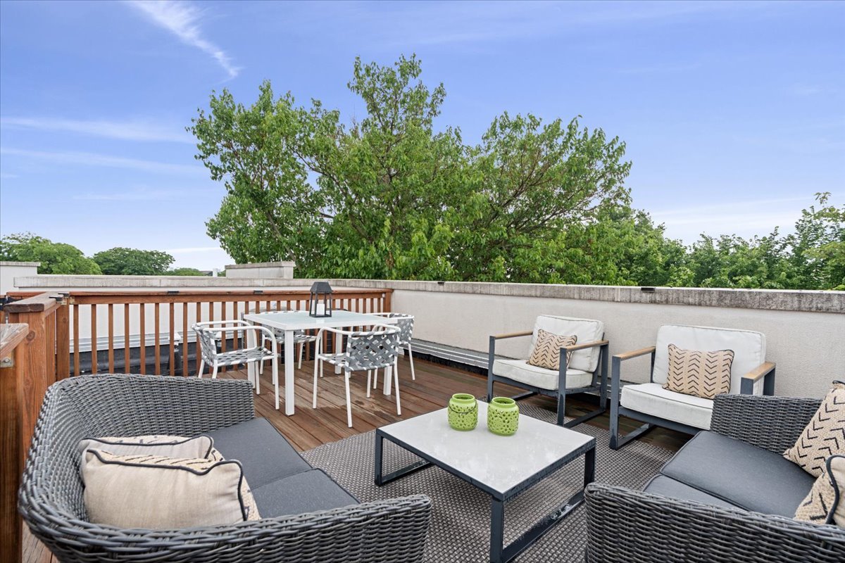 2065 N Kedzie Avenue Unit: 327