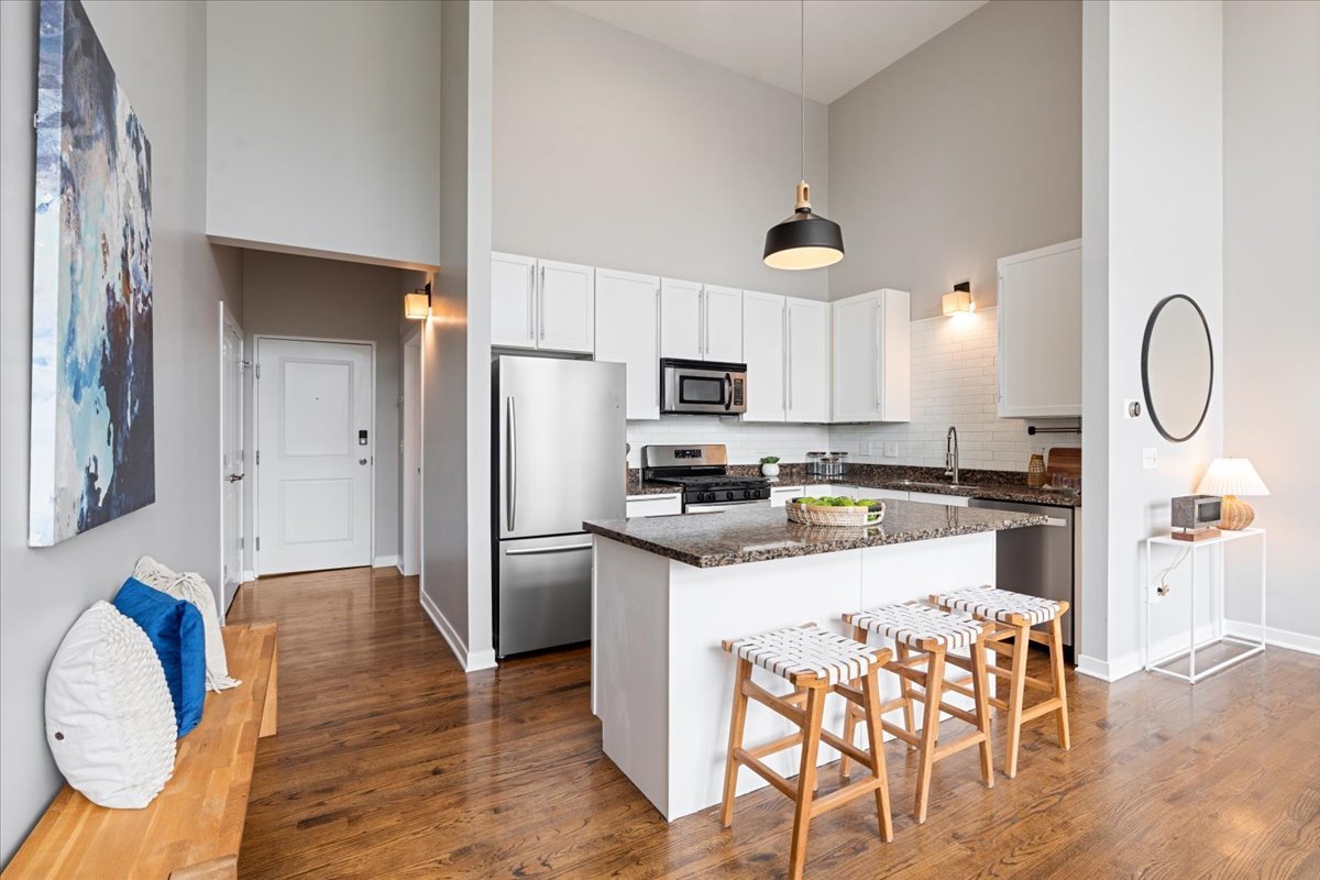 2065 N Kedzie Avenue Unit: 327