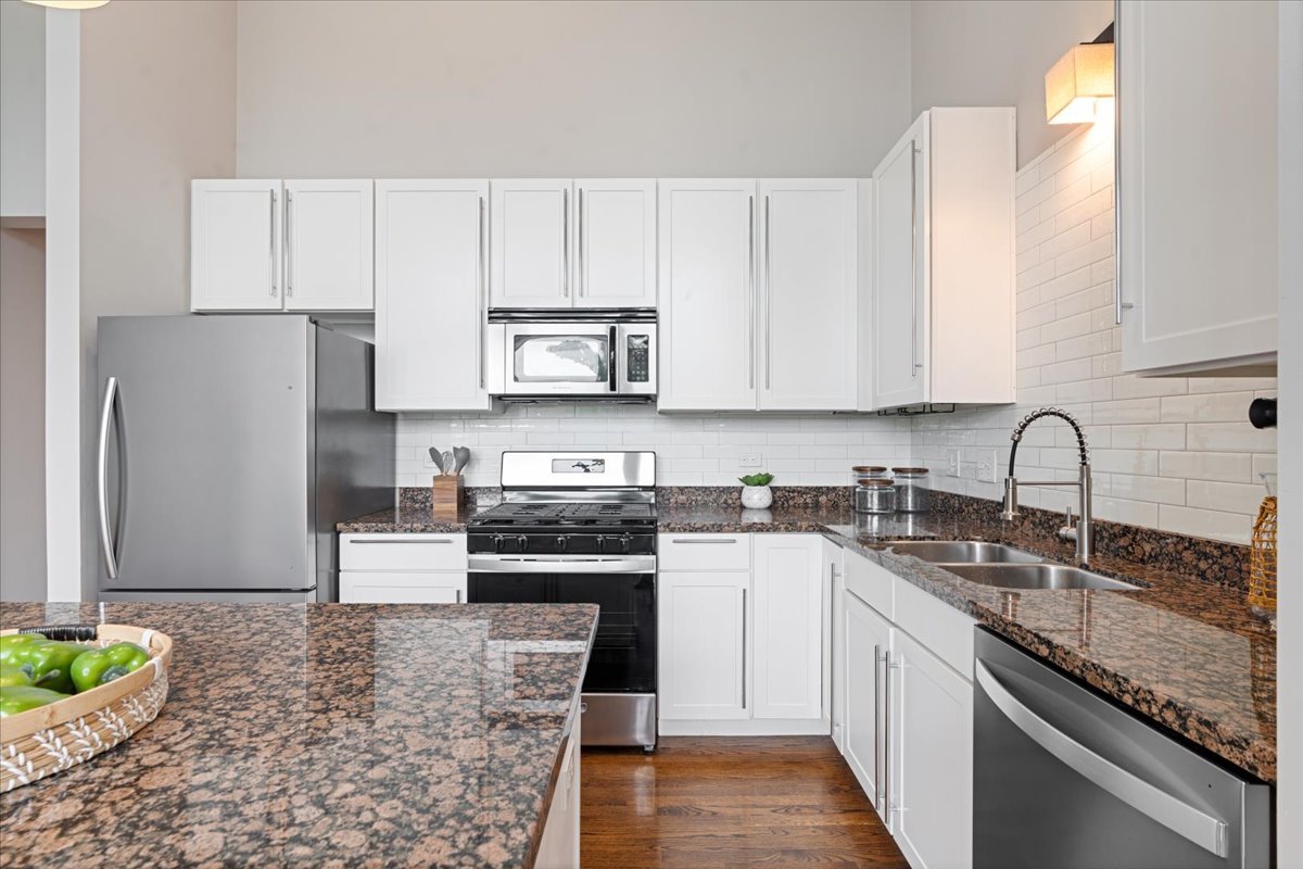 2065 N Kedzie Avenue Unit: 327
